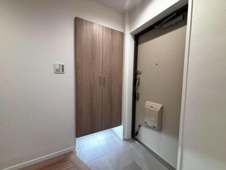 その他 一日の始まりと終わりはこちらの玄関から。今後ご家族の「行ってきます」「ただいま」が行き交う空間となるでしょう。