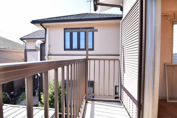 バルコニー 陽光、風通しのよいワイドバルコニー。お洗濯物も乾かしやすいですね。