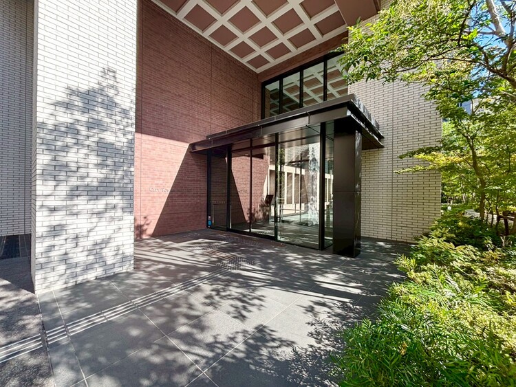 その他 上質感漂う玄関アプローチです。