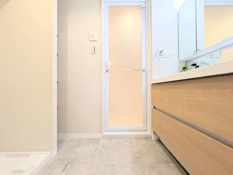 その他 十分な広さの脱衣所。