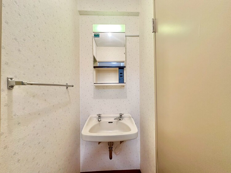 その他 清潔感を感じられる洗面化粧台。