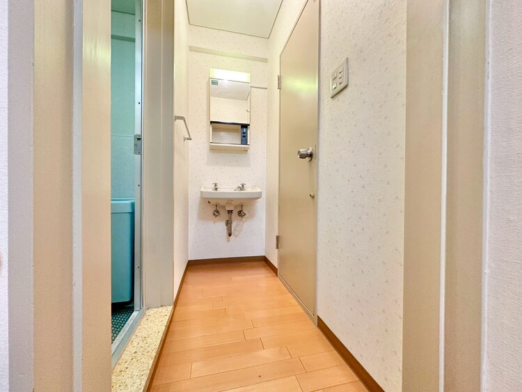 その他 十分な広さの脱衣所。