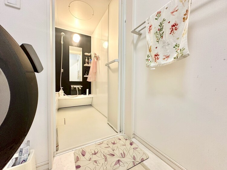 その他 十分な広さの脱衣所。