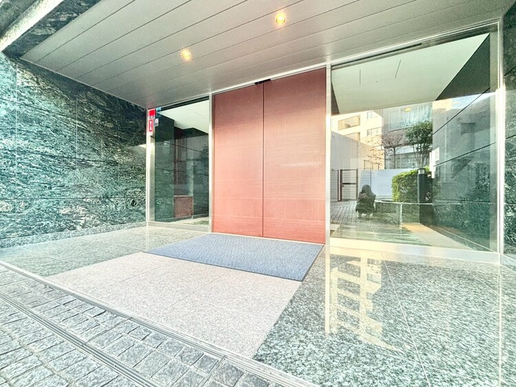 その他 上質感漂う玄関アプローチです。