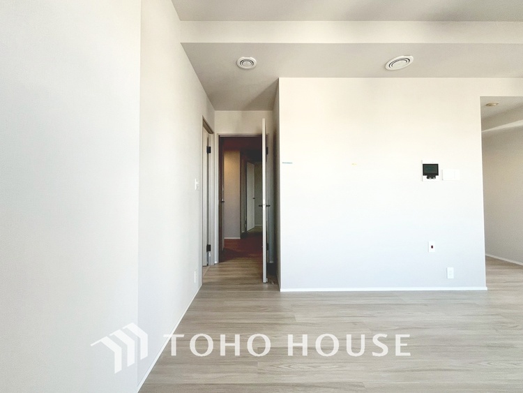 内装 【LIVING】◆眩い◆光が燦々と入り、家族の笑顔を照らす。「いつまでも続いて」と願う夢のような毎日がここにある。