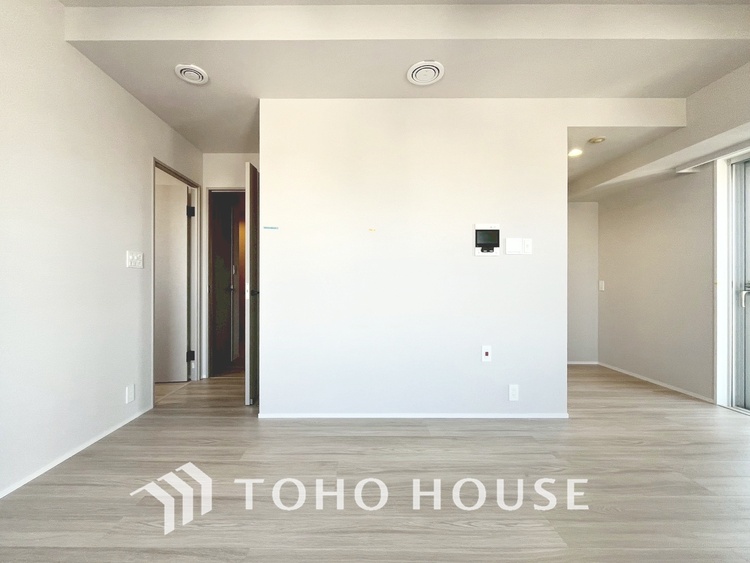 内装 【LIVING】◆扉を◆開くとこの景色。家族の”おかえり”の声が聞こえてきそう。