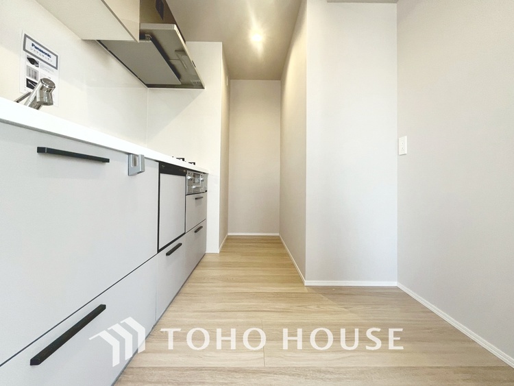 キッチン 【KITCHEN】◆ワクワク◆開放的で機能性も高いシステムキッチン。お子様は毎日のご飯にワクワク！