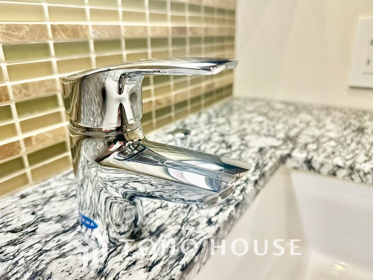 洗面 現在改装中◆快適◆煌びやかな暮らしの中にも忘れたくない快適さ。大きな収納が助けてくれます。