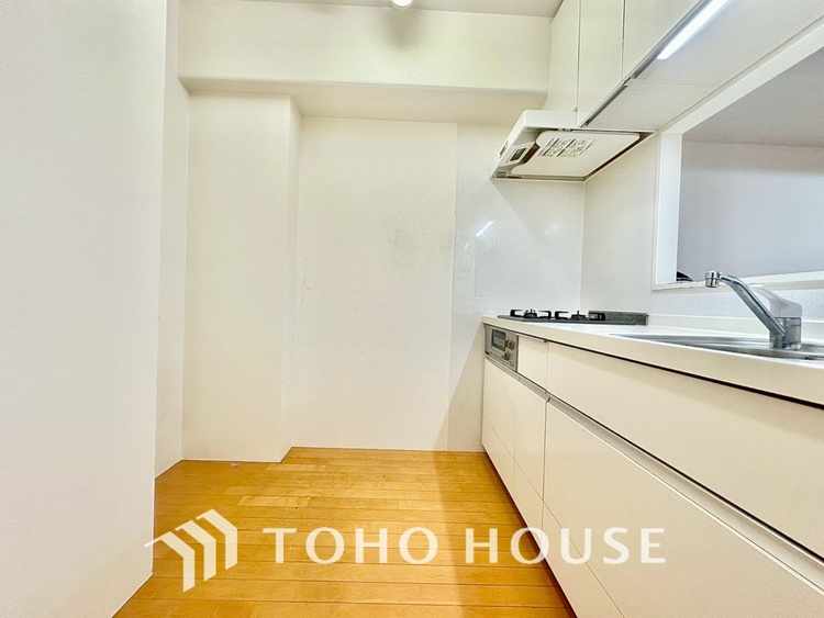 キッチン 現在改装中◆ワクワク◆開放的で機能性も高いシステムキッチン。お子様は毎日のご飯にワクワク！