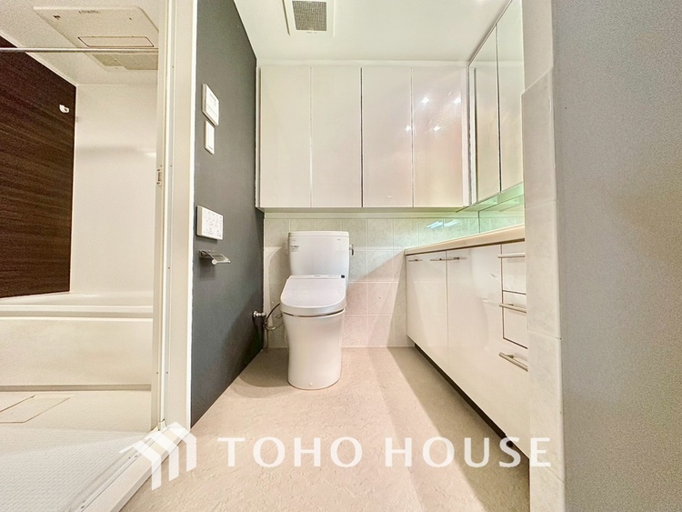 トイレ 現在改装中◆快適◆な生活に不可欠。節水型の高性能トイレを新設。