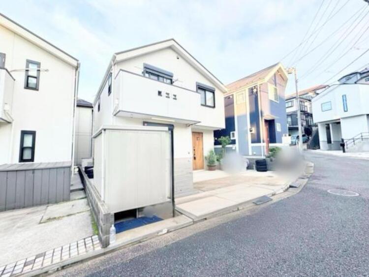 外観 ●〇住むほどに深まる愛着、使い込むほどに馴染む風合いを大切にしていただけるデザインに。周辺の利便性や豊かな住環境など立地面でも魅力が多く、今も、これからもずっとここで生活したい。そう思える住宅です〇●