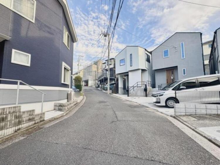 外観 ●〇光と風が行わたる開放感あふれる邸宅　春には気持ちの良いそよ風、冬には朝の暖かな光　季節の移り変わりを感じる暮らしを実現。四季の移ろいを感じる事ができる住宅は生活に潤いを与え、豊かな心を育みます〇●