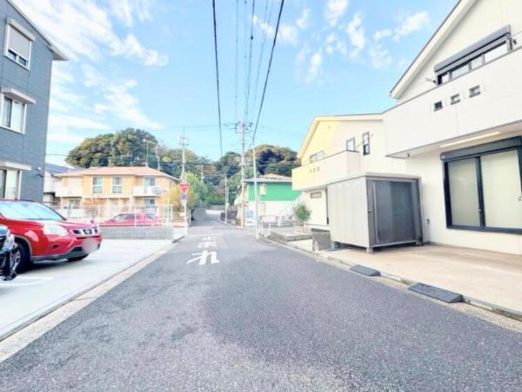 外観 ●〇深く豊かな緑と爽快な青い空を感じる、まるで杜の中に暮らすような心地よさを存分に堪能いただける邸宅です。最高グレードの設備仕様を標準装備したデザイナーズ住宅が便利で快適な新生活をお届けいたします〇●