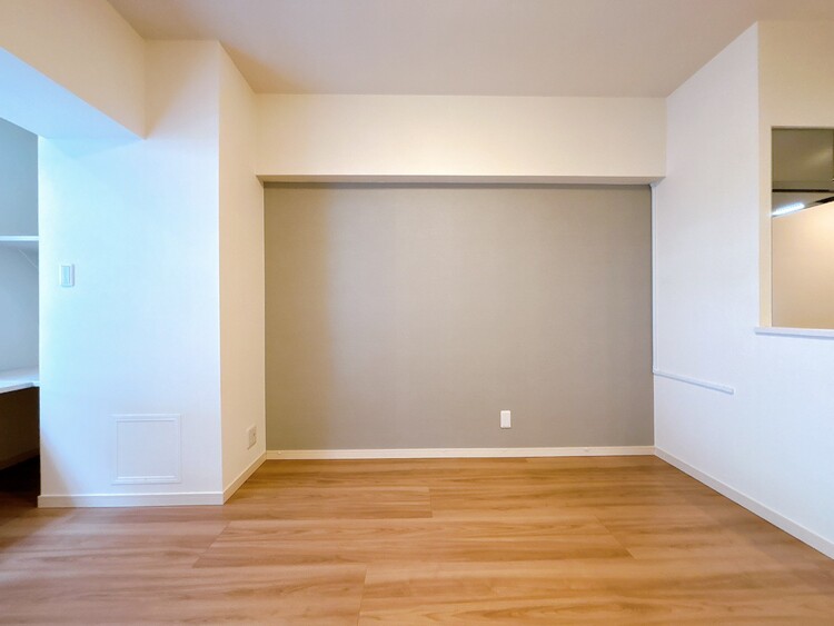 居間 忙しく過ぎゆく日常を置き去るほど、ゆったりした時間が流れるリビング。