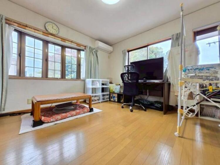 内装 二面採光なので一日を通して日当たりが良いです