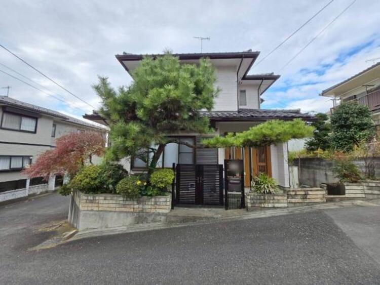 外観 陽当たりが良い角地のお家です