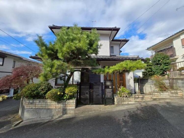 外観 陽当たりが良い角地のお家です