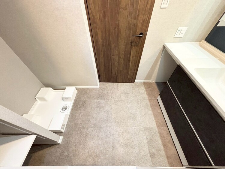 その他 十分な広さの脱衣所。