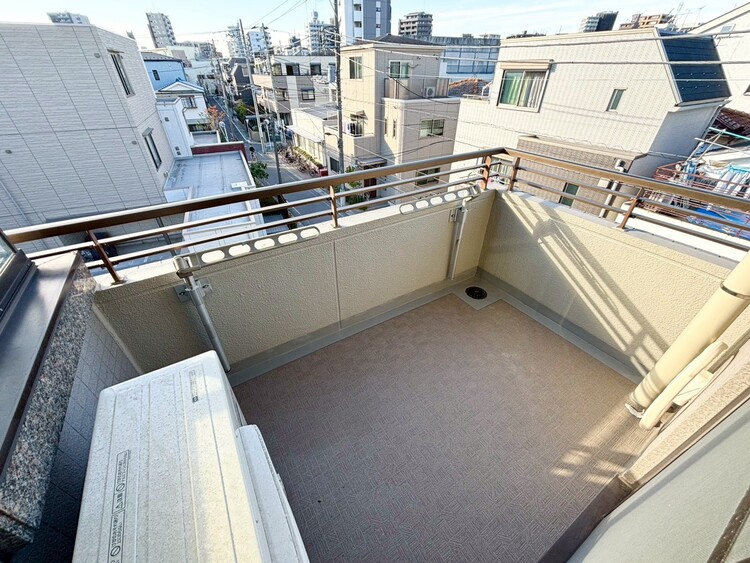 その他 朝の澄んだ空気や、夕方に吹く清々しい風を感じられるバルコニー。