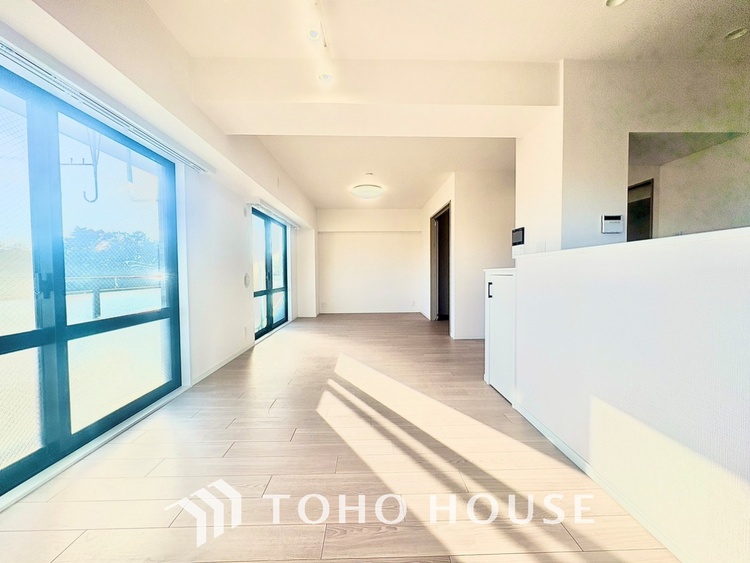 内装 ◆癒しの空間◆室内構成に拘り採光とセンスを散りばめた空間。それは『柔らかさ』に似た素敵な居場所。そこに暮らす人のことを考えつくり出したものは『癒し』という心地よい居場所なんだと思う