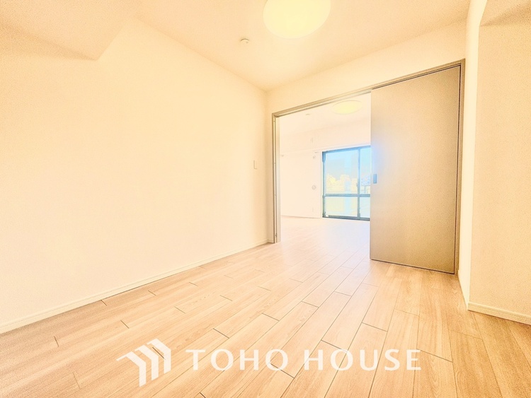 内装 ◆色彩◆この空間に放たれた光は華美なまでに演出されたデザイン。流れる時をより芳醇なコーヒーの様な色彩奏でるアダージョ。そして情景豊かな作品のような暮らしがイメージできる。