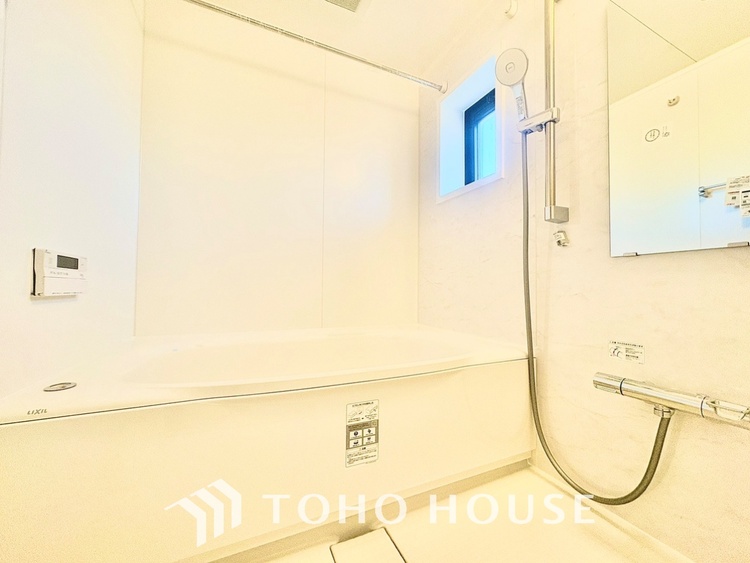 風呂 ◆浴室◆の温もりを感じ、ふわりと寄り添う太陽の妖精たちが自然と僕達を微睡ませる。うとうとしたい訳ではないがそんな時間が嫌いじゃない自分がここにいる。