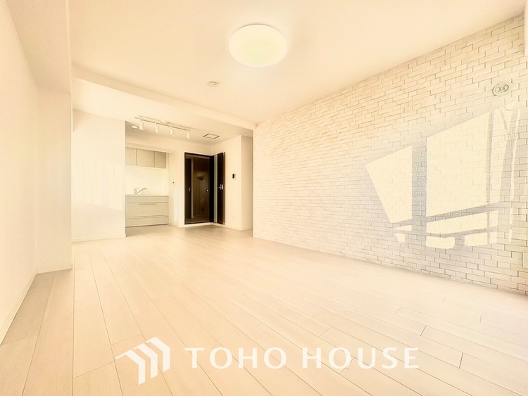 内装 ◆癒しの空間◆室内構成に拘り採光とセンスを散りばめた空間。それは『柔らかさ』に似た素敵な居場所。そこに暮らす人のことを考えつくり出したものは『癒し』という心地よい居場所なんだと思う