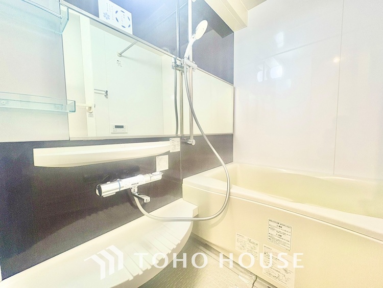 風呂 ◆浴室◆の温もりを感じ、ふわりと寄り添う太陽の妖精たちが自然と僕達を微睡ませる。うとうとしたい訳ではないがそんな時間が嫌いじゃない自分がここにいる。