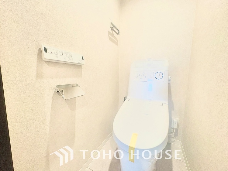 トイレ ◆トイレ◆トイレも全て新品に交換されており、清々しく新生活を始めることができます。白基調の清潔感のある空間に生まれ変わりました。