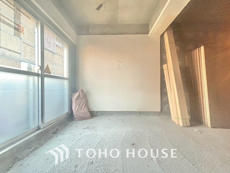 内装 《改装中》感性を育むプライベートルームはシンプルでスマートな空間。好みの空間で読書をしたり、音楽を聞いたりと一人の時間も充実したものにできます。