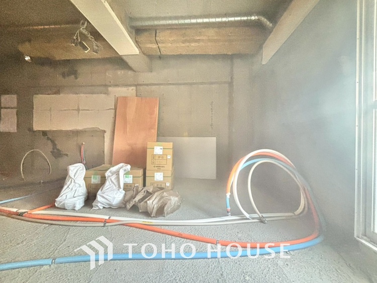 内装 《改装中》風の通り道。舞い込んでくる風が優しく躍り、室内に爽やかな空気を運んでくる。