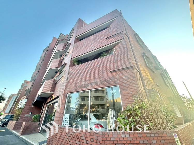 外観 漂う上質な空気感、マンションに入れば「おかえりなさい」と笑顔で迎えてくれるエントランス。最良の心配りを感じるマンションでした。