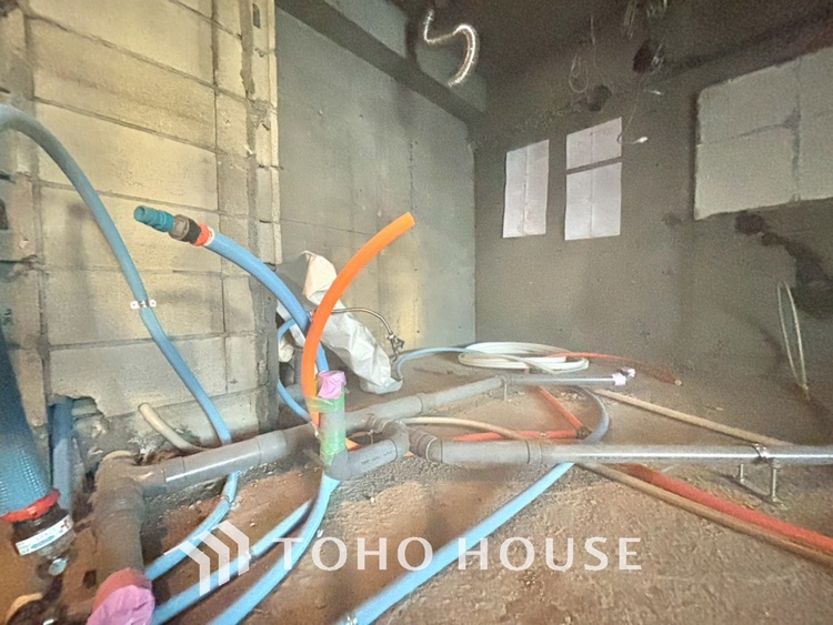 洗面 《改装中》気持ちの良い朝をつくりだし、夕方には笑顔を取り戻させてくれるミラー。パウダールームはいつでも本来の自分を取り戻せる空間。明るく仕上げてあります。