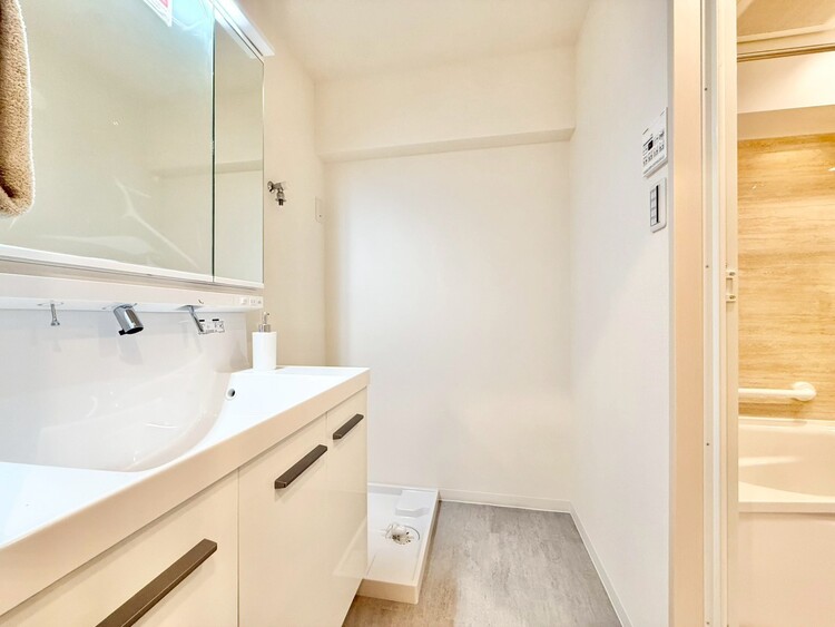 その他 十分な広さの脱衣所。