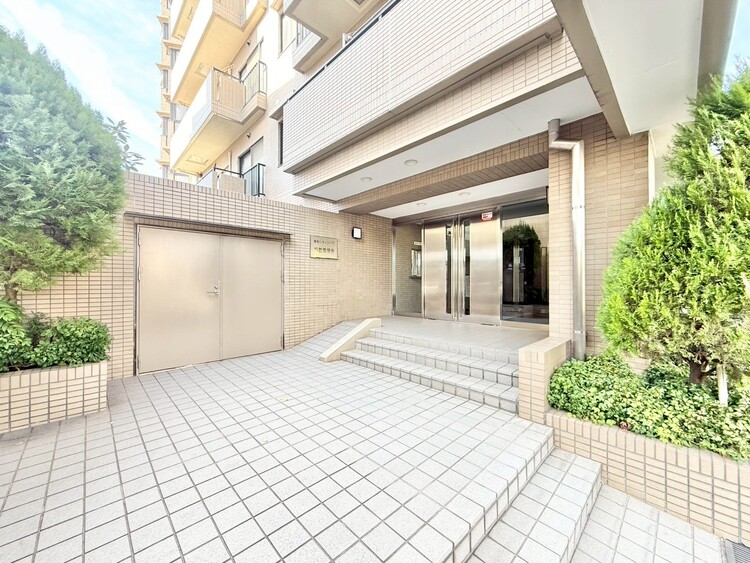 その他 上質感漂う玄関アプローチです。