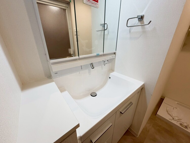 その他 清潔感を感じられる洗面化粧台。