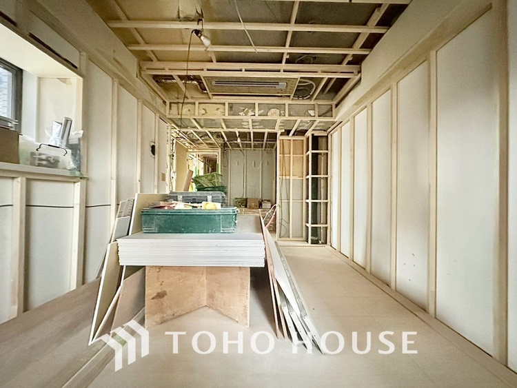 内装 冷涼な風、そよぐリビング。だんらんの場所はここから始まり、ここで終わる。家族の笑顔が集う素敵な場所だから、こだわり抜いた思いが詰まっているのだと思う。