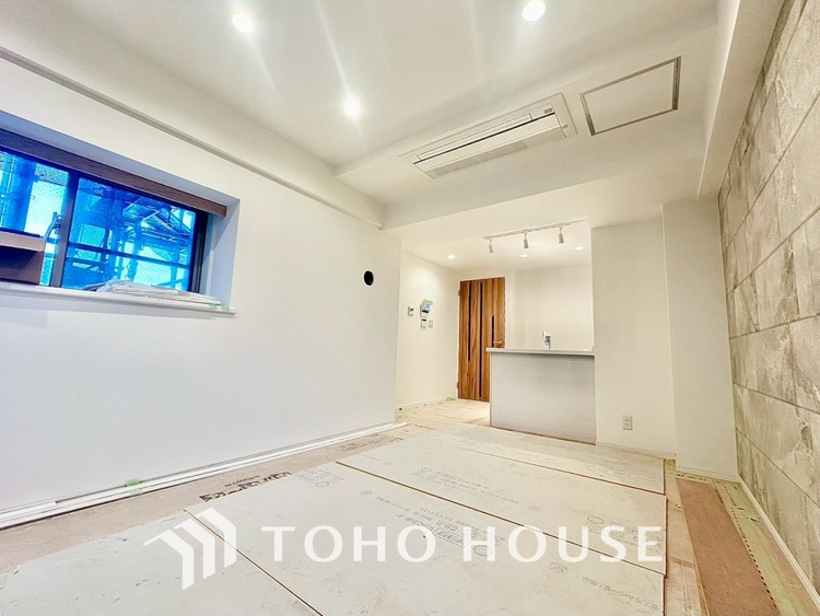 内装 【LIVING】◆扉を◆開くとこの景色。家族の”おかえり”の声が聞こえてきそう。