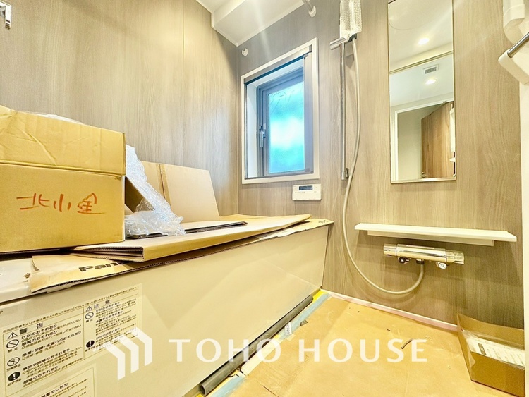 風呂 【Bathroom Dryer】雨に日でも洗濯物が乾かせ、同時に室内を乾燥させる為、カビ、汚れの発生を抑えます。暖房機機能があり冬場は入浴前に暖め可能でとても重宝します。