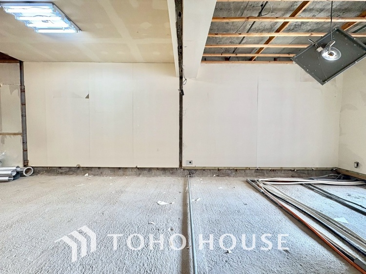 内装 現在改装中◆Sunshine◆光が燦々と入り、いるだけで気持ちいい。「開放的でゆとりあるお部屋です。」