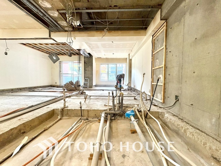 洗面 現在改装中◆快適◆煌びやかな暮らしの中にも忘れたくない快適さ。大きな収納が助けてくれます。