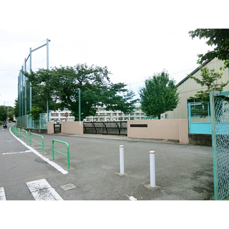 周辺 練馬区立石神井西中学校(約550m)