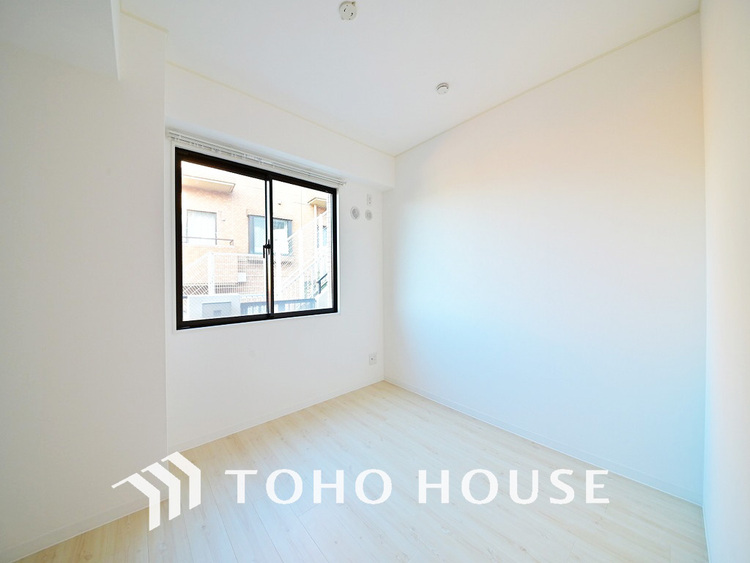 内装 採光もある洋室は、くつろぎのひと時を過ごすのにぴったり