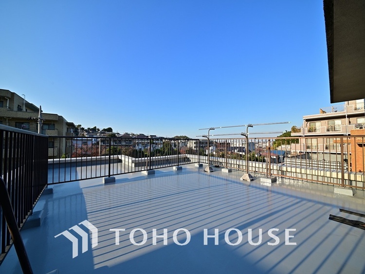 バルコニー 陽当たり良好なバルコニー