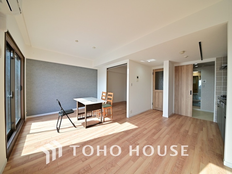 内装 広がりのある住空間、家族が集まるリビング・ダイニング