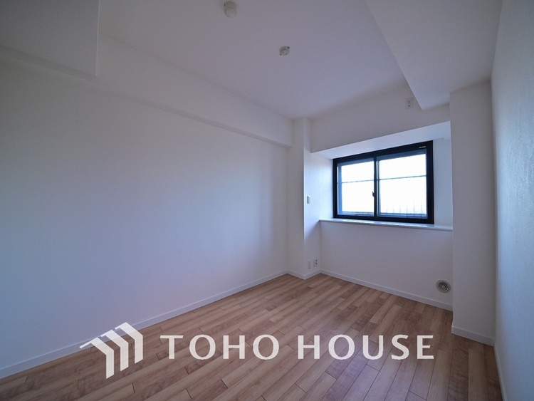 内装 採光もある洋室は、くつろぎのひと時を過ごすのにぴったり