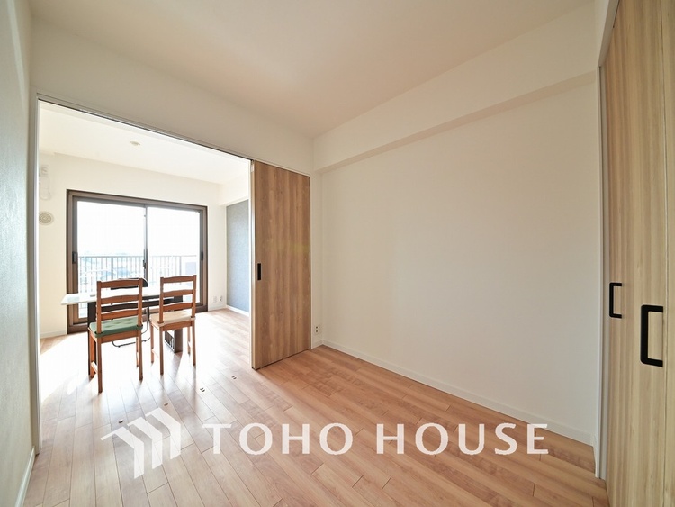 内装 1日の疲れを癒し、心地よく寛げるようゆったりとした広さをしています