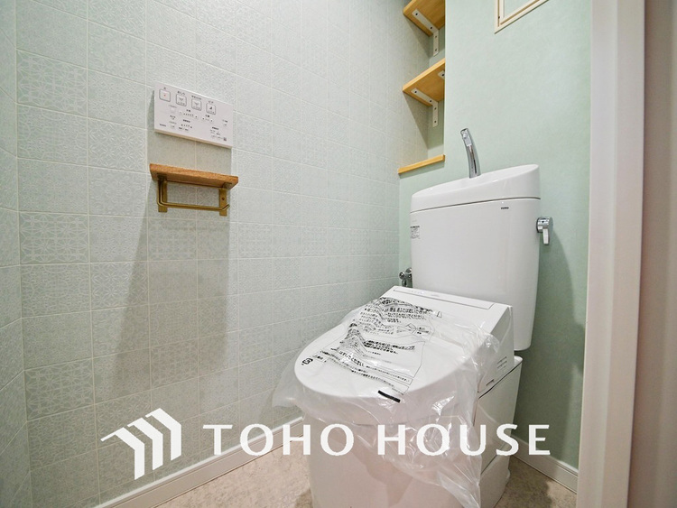 トイレ 清潔な洗浄機能付温水シャワートイレ