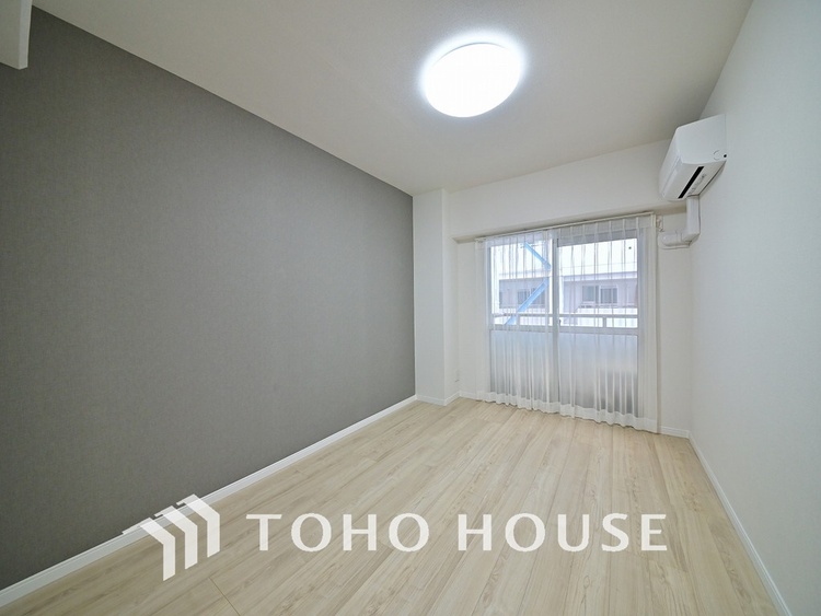 内装 採光もある洋室は、くつろぎのひと時を過ごすのにぴったり