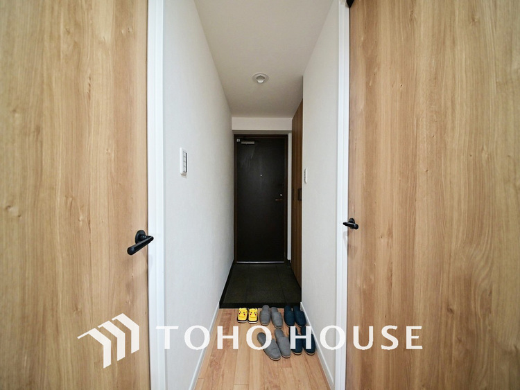 玄関 飾り過ぎないシンプルな内装の玄関